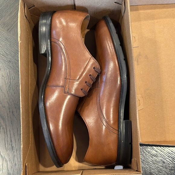 Clarks Leather Oxford Dress Shoe - Picture 7 of 7